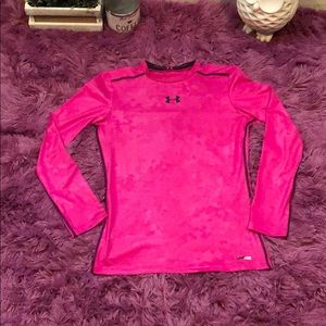 Athletic long sleeve Under Armour Top.